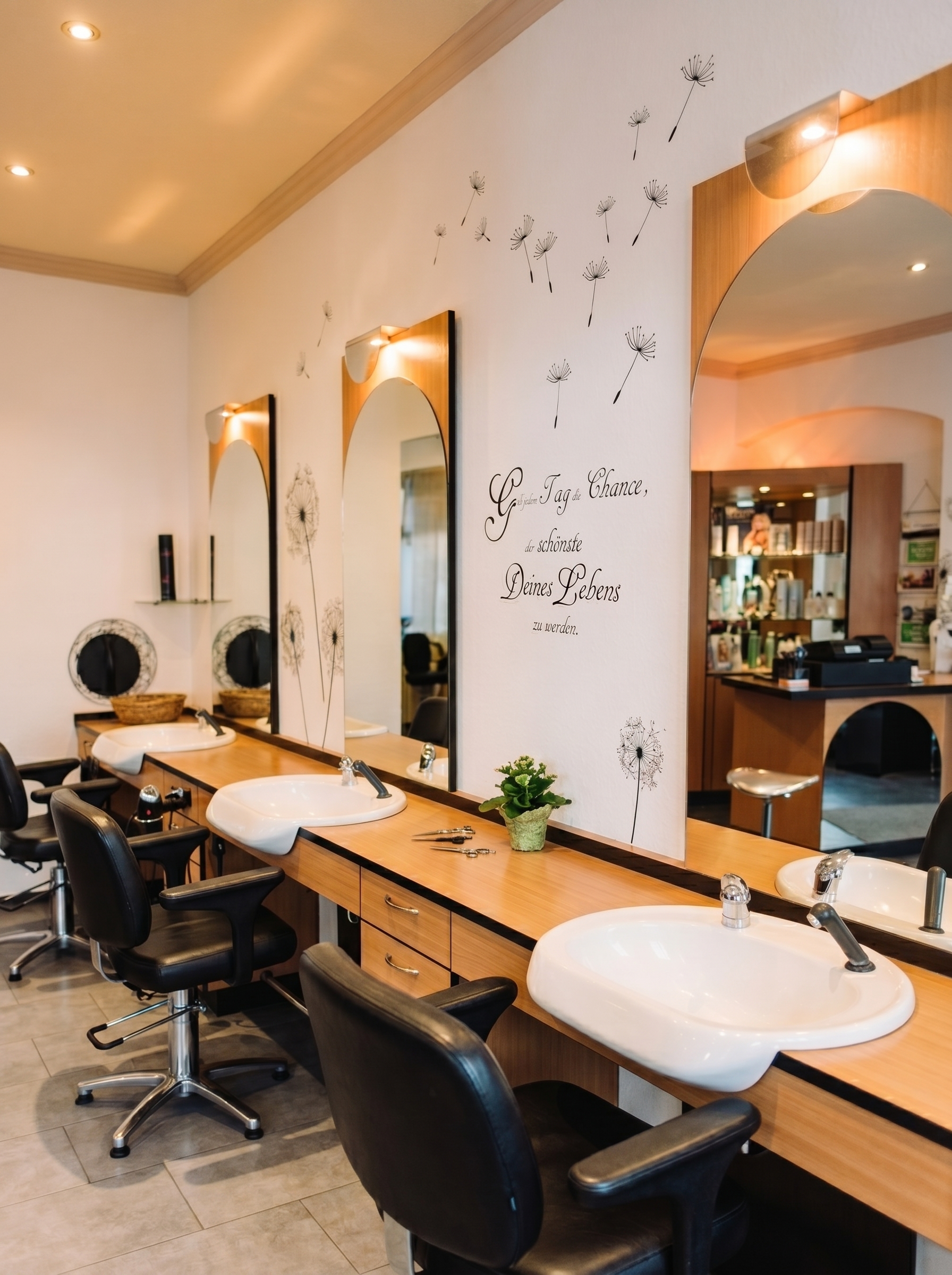 Innenansicht des Friseursalons Haarmoden Scharfe